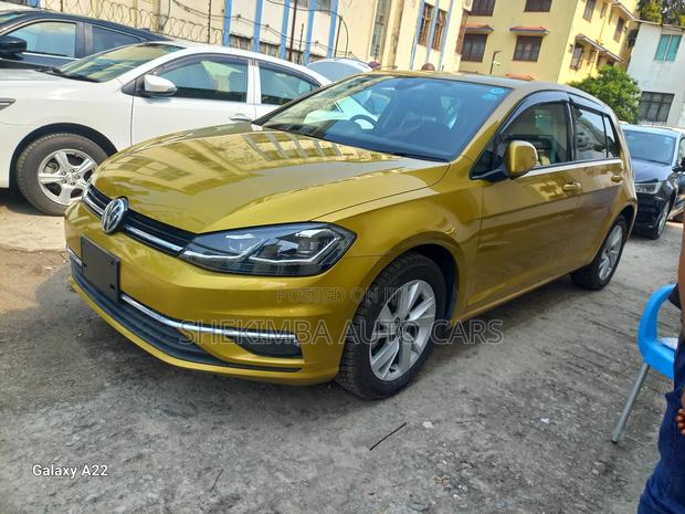 Volkswagen Golf 1.4T S FWD 2019 Gold