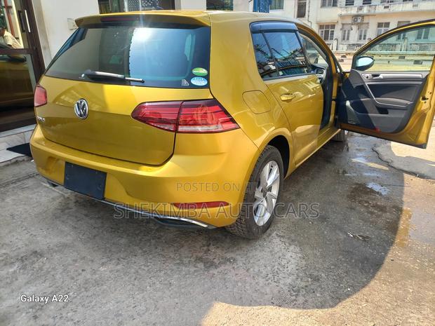 Volkswagen Golf 1.4T S FWD 2019 Gold