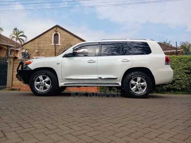 Toyota Land Cruiser 2009 White