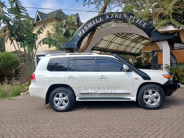 Toyota Land Cruiser 2009 White