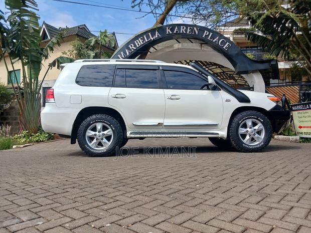 Toyota Land Cruiser 2009 White