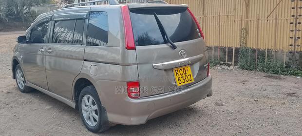 Toyota ISIS 1.8 Platana 2WD 2011 Gray