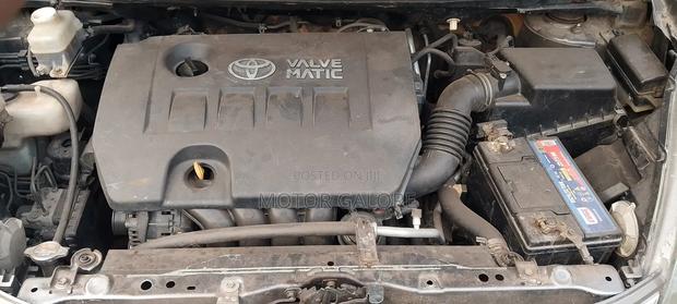 Toyota ISIS 1.8 Platana 2WD 2011 Gray
