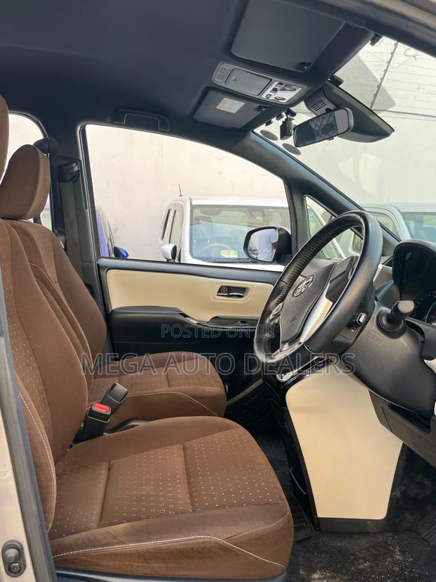 Toyota Noah 2019 Gray