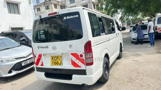Toyota HiAce 2012 Pearl