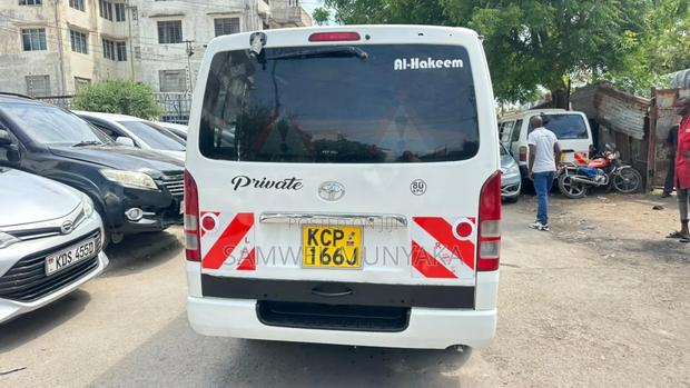 Toyota HiAce 2012 Pearl