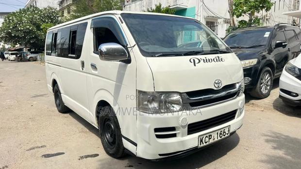 Toyota HiAce 2012 Pearl