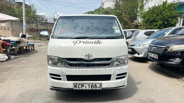 Toyota HiAce 2012 Pearl