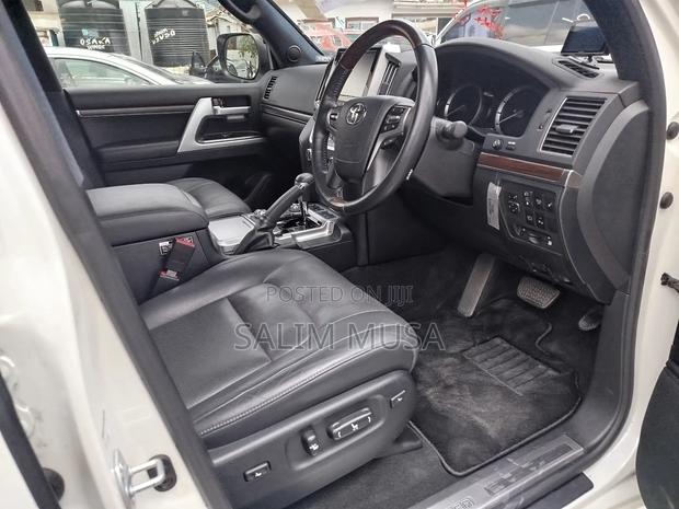 Toyota Land Cruiser 2019 White