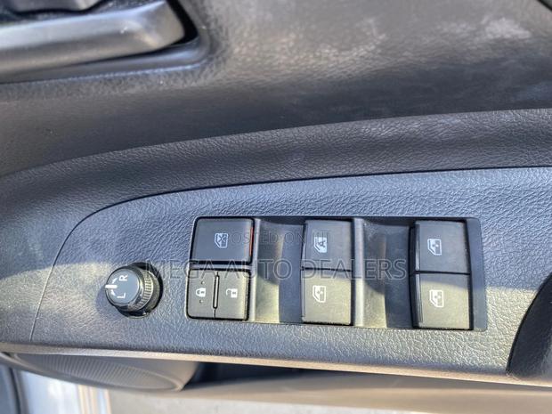 Toyota Sienta 2018 Silver