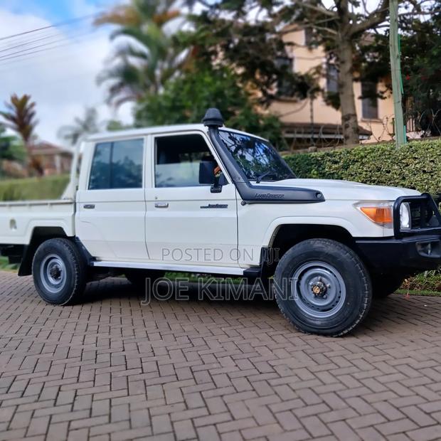 Toyota Land Cruiser 2016 White