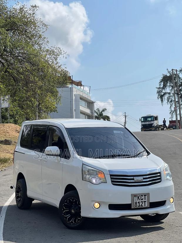 Toyota Noah 2.0 158hp FWD (8 Seater) 2013 Pearl