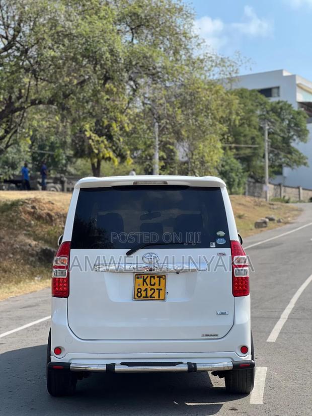 Toyota Noah 2.0 158hp FWD (8 Seater) 2013 Pearl