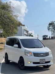 Toyota Noah 2012 White for sale