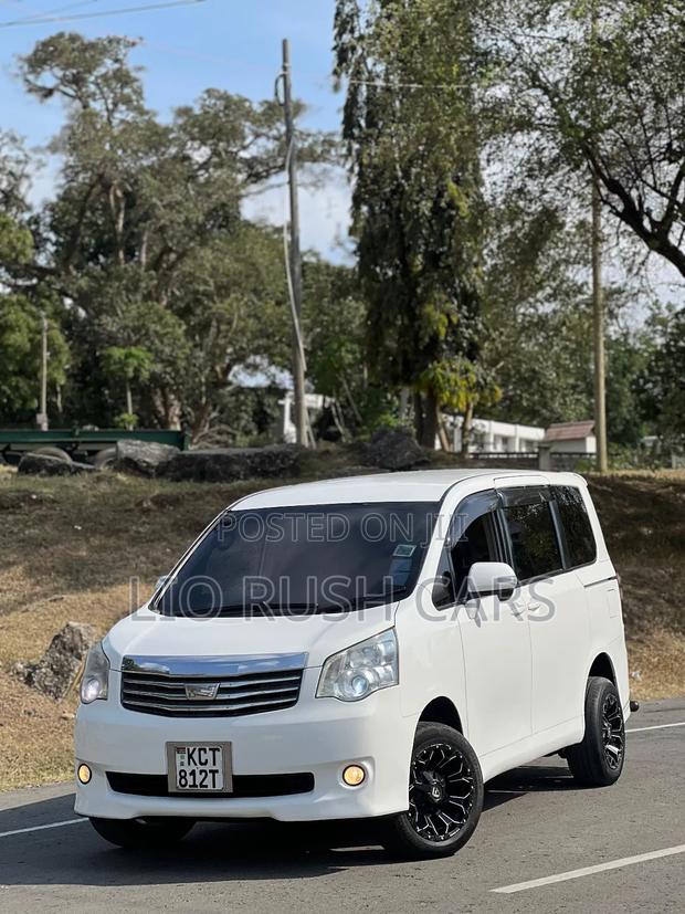 Toyota Noah 2012 White