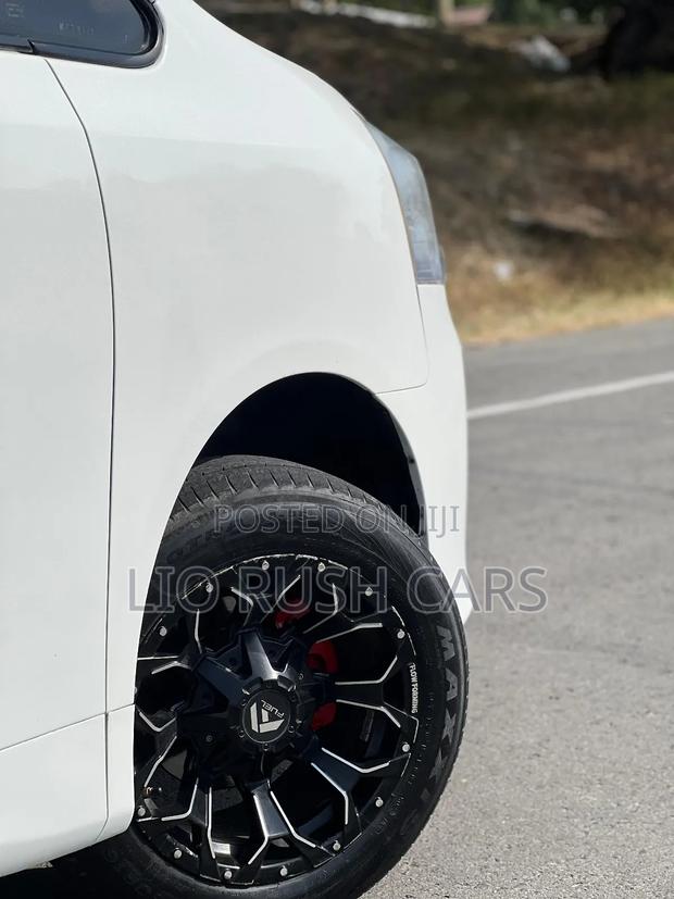 Toyota Noah 2012 White