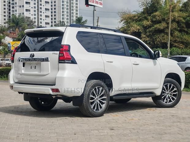 Toyota Land Cruiser Prado 2.7 2018 White