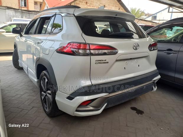 Toyota Corolla Cross 2.0 Petrol AWD 2021 White