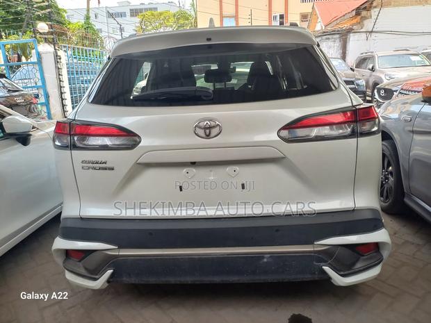 Toyota Corolla Cross 2.0 Petrol AWD 2021 White