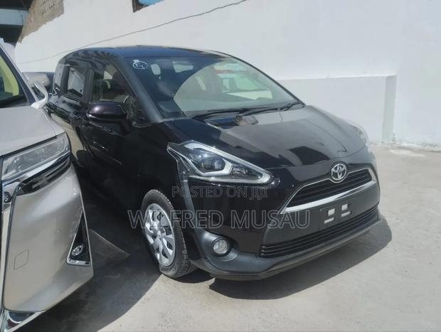 Toyota Sienta 1.5 FWD 2018 Brown