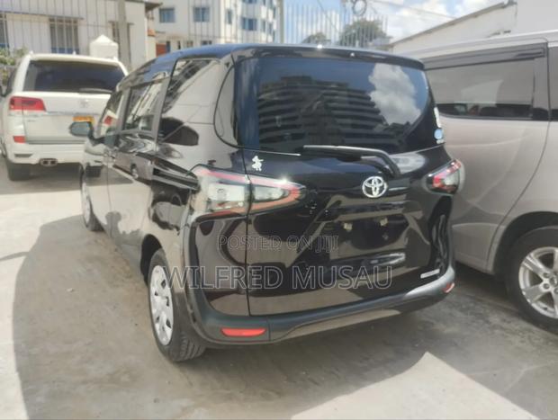 Toyota Sienta 1.5 FWD 2018 Brown