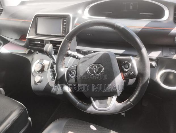 Toyota Sienta 1.5 FWD 2018 Brown