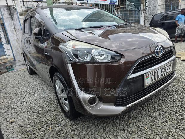 Toyota Sienta 2015 Brown