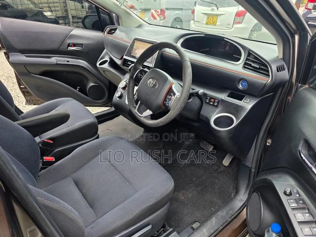 Toyota Sienta 2015 Brown