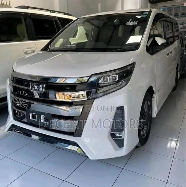 Toyota Noah 2.0 FWD (8 Seater) 2019 White