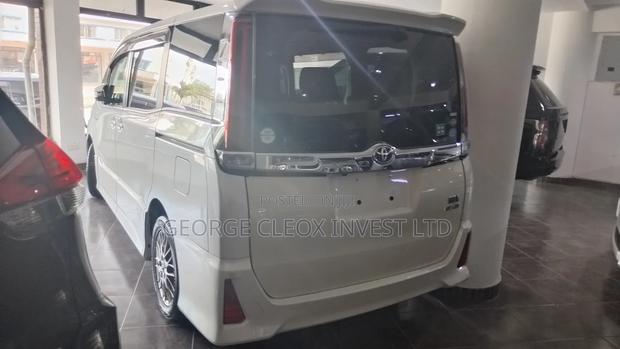 Toyota Noah 2020 White