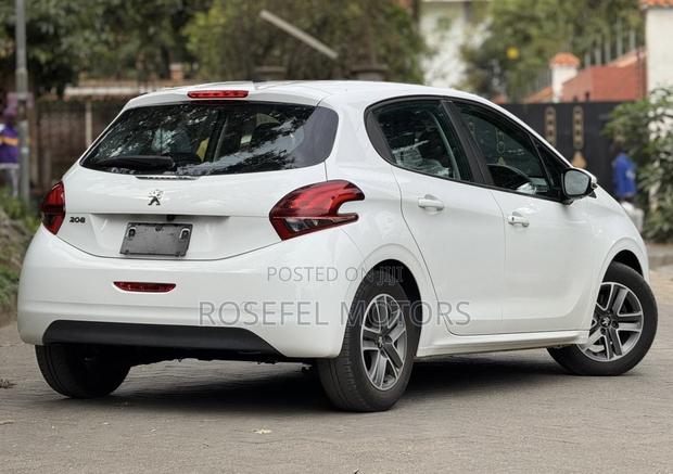Peugeot 208 2018 White