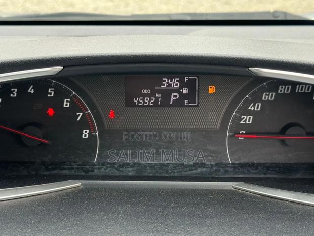 Toyota Sienta 2019 Silver