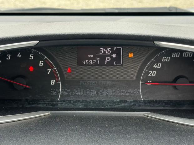 Toyota Sienta 2019 Silver