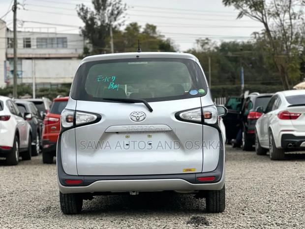 Toyota Sienta 2019 Silver