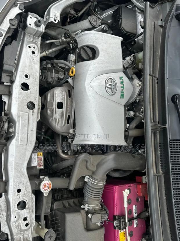 Toyota Sienta 2019 Silver