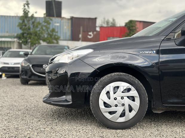 Toyota Corolla Fielder 1.5 Hybrid FWD 2018 Black