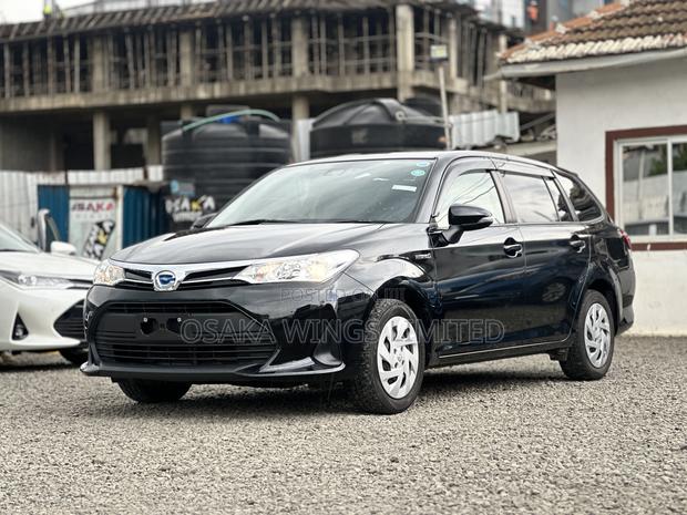 Toyota Corolla Fielder 1.5 Hybrid FWD 2018 Black