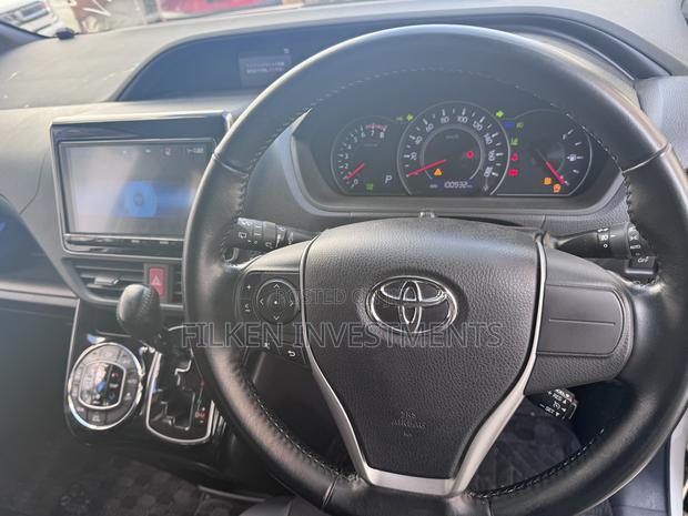 Toyota Noah 2.0 FWD (8 Seater) 2020 White