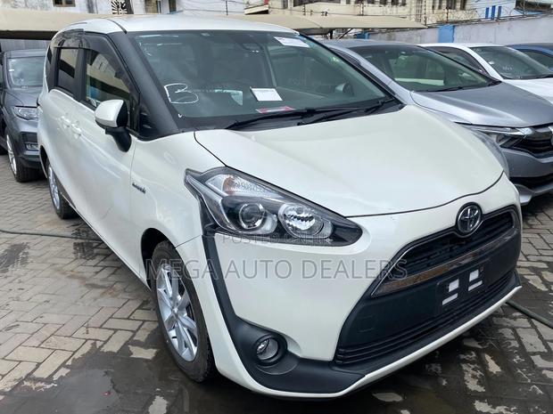 Toyota Sienta 2018 White