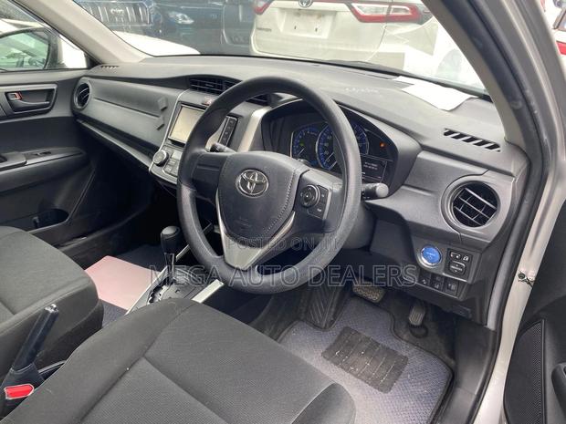 Toyota Corolla Fielder 2018 Silver