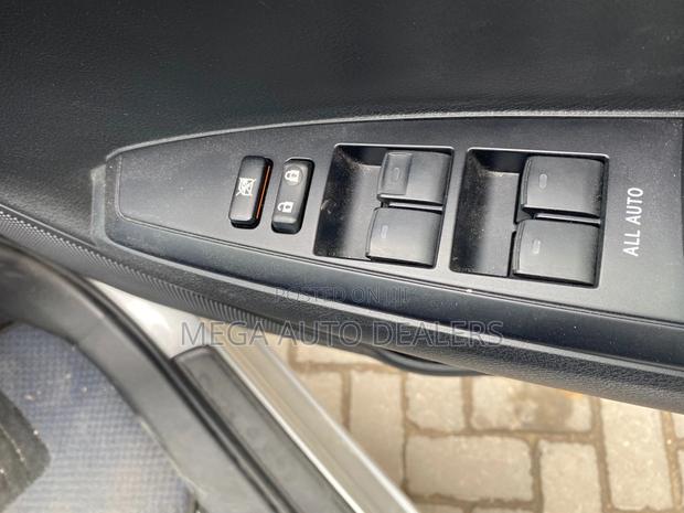Toyota Corolla Fielder 2018 Silver