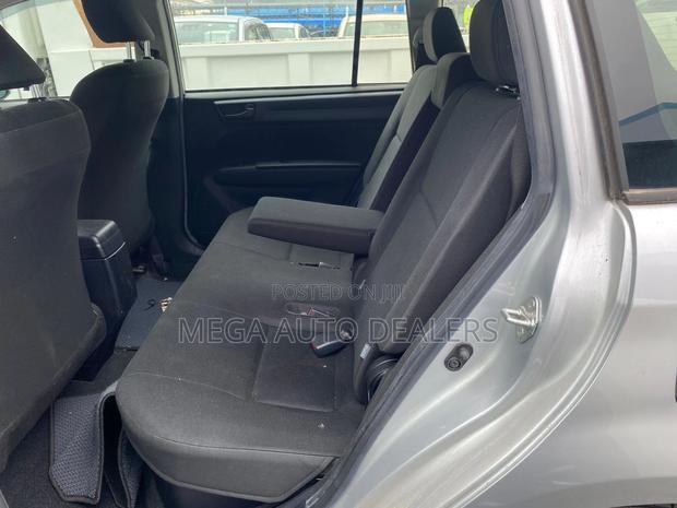 Toyota Corolla Fielder 2018 Silver