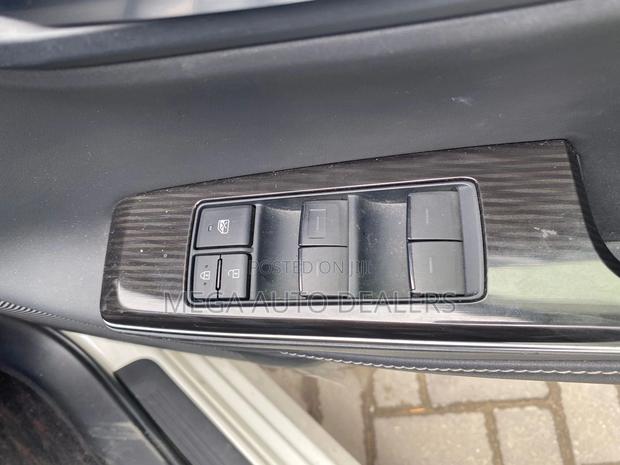 Toyota Crown 2018 Silver