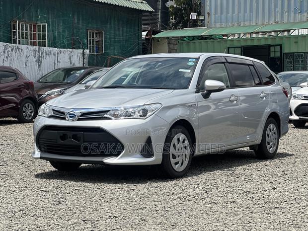 Toyota Corolla Fielder 1.5 Hybrid FWD 2018 Silver