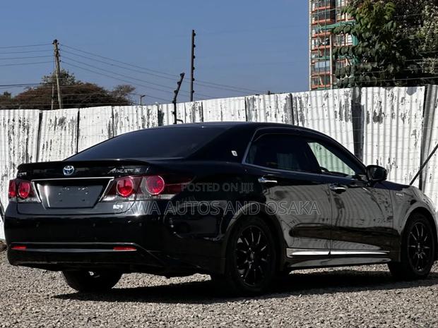 Toyota Crown 2019 Black