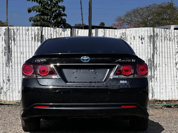 Toyota Crown 2019 Black