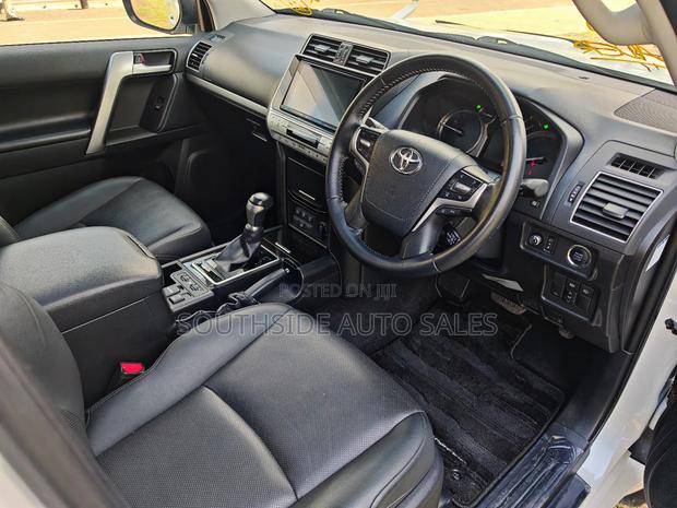 Toyota Land Cruiser Prado 2.8 2021 White