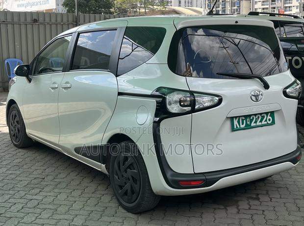 Toyota Sienta 1.5 FWD 2018 White
