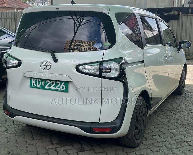 Toyota Sienta 1.5 FWD 2018 White