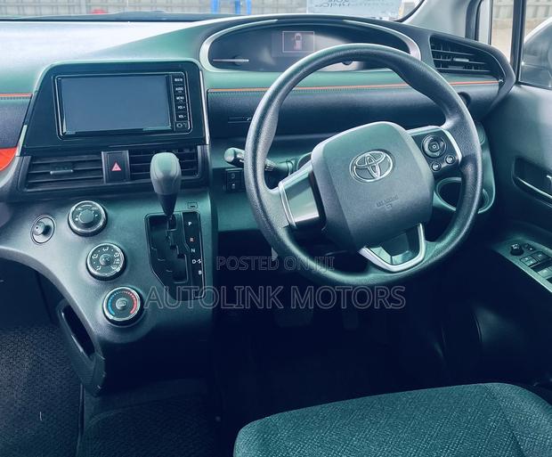 Toyota Sienta 1.5 FWD 2018 White